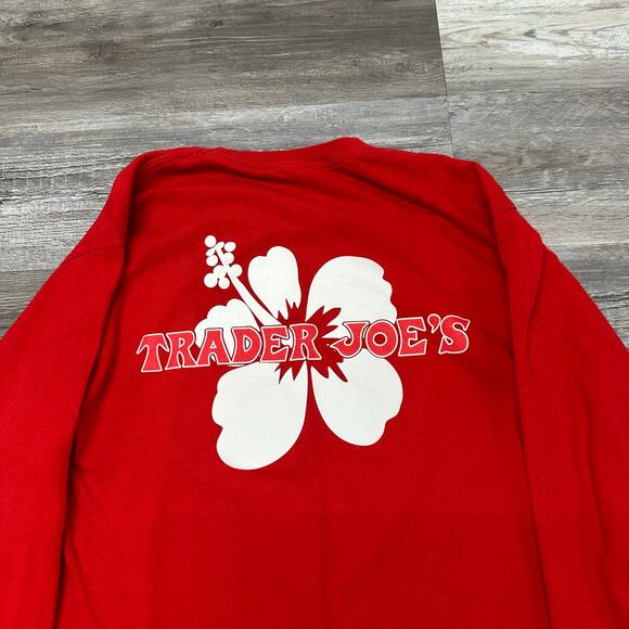 Trader Joe's Alstyle Red Mens L Hibiscus Logo Long Sleeve Employee T-Shirt EUC - Picture 1 of 9